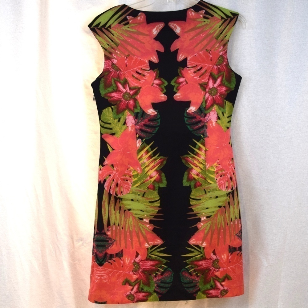 Hawaiian flowered dress - Picture 2 of 2